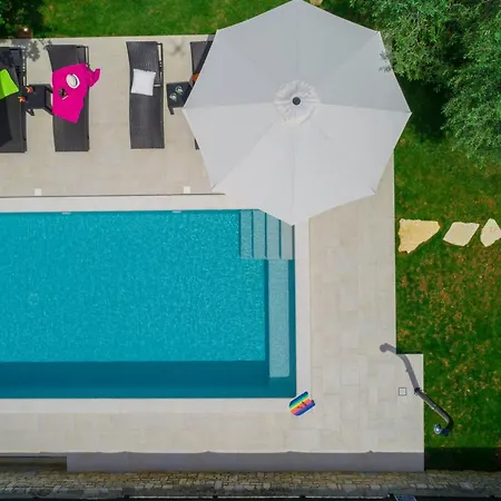 Pietra Villa